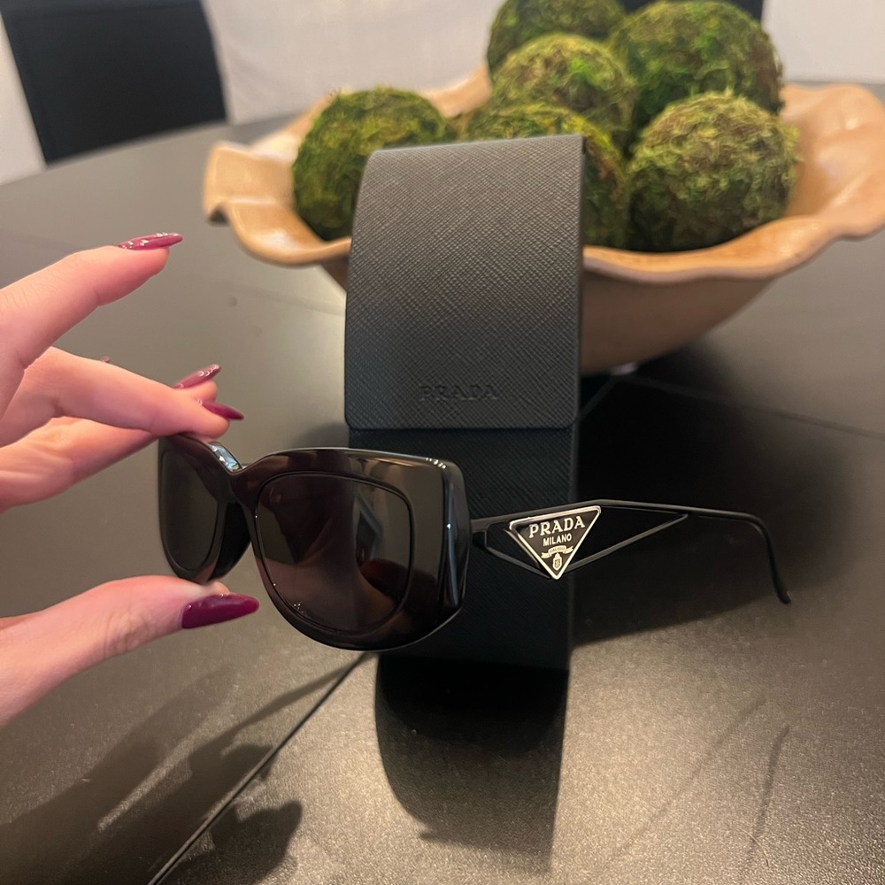 PRADA Black Sunglasses w/ Triangle Logo & Case 🖤